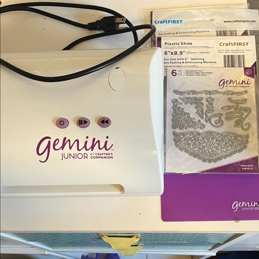 Gemini Junior - White and Purple - Picture 2 of 4